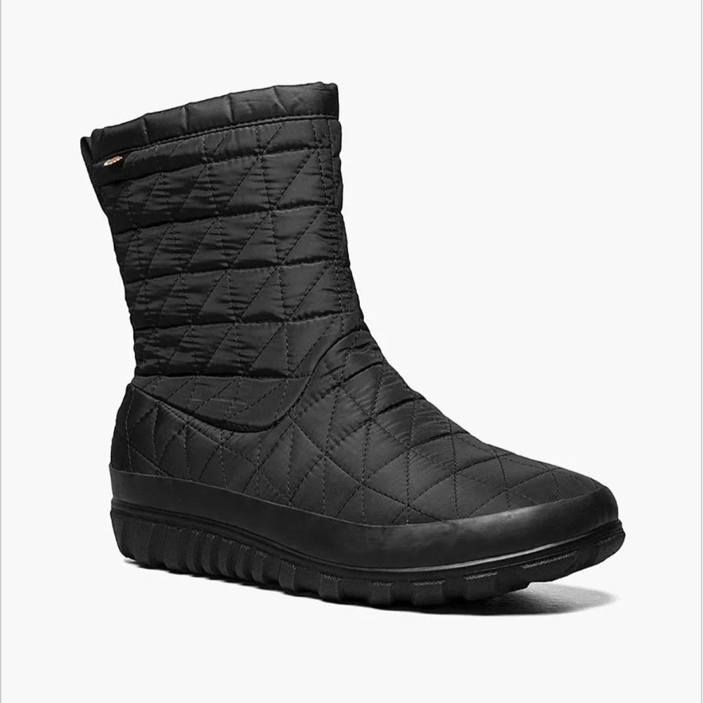 BNWT Bogs Snowday II Mid Calf Winter Boots  7 Black Quilted Waterproof